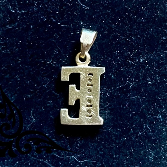 14K Gold and Diamond E Pendant - Picture 2 of 3